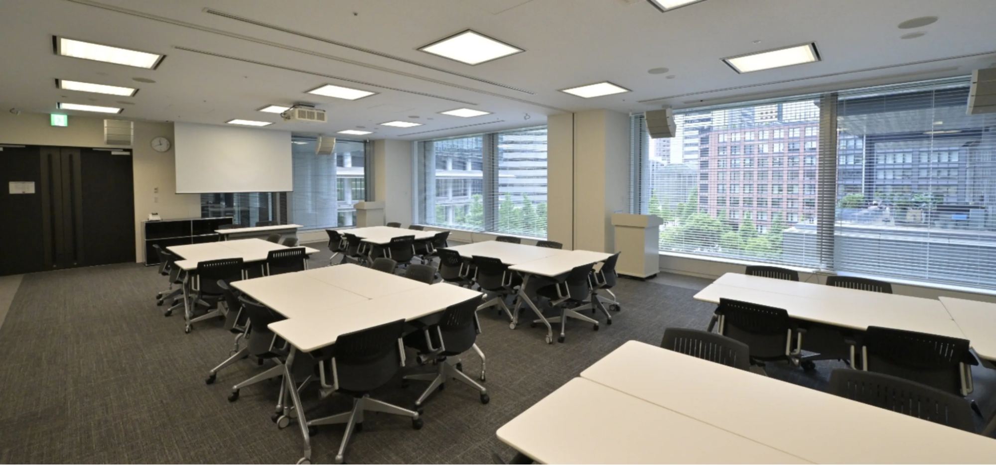 大手町フィナンシャルシティ カンファレンスセンターの会議室（島形式・窓あり）