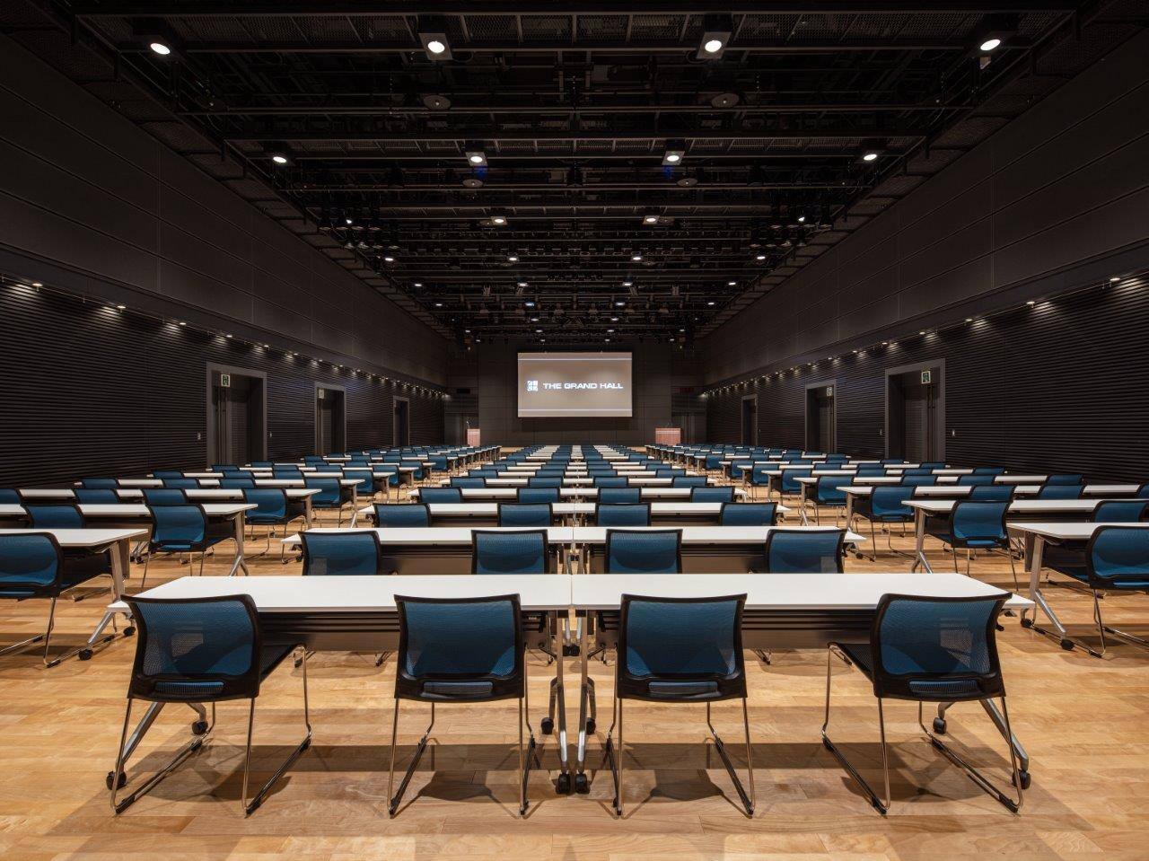 品川ザ・グランドホールのスクール形式に設営されたホール