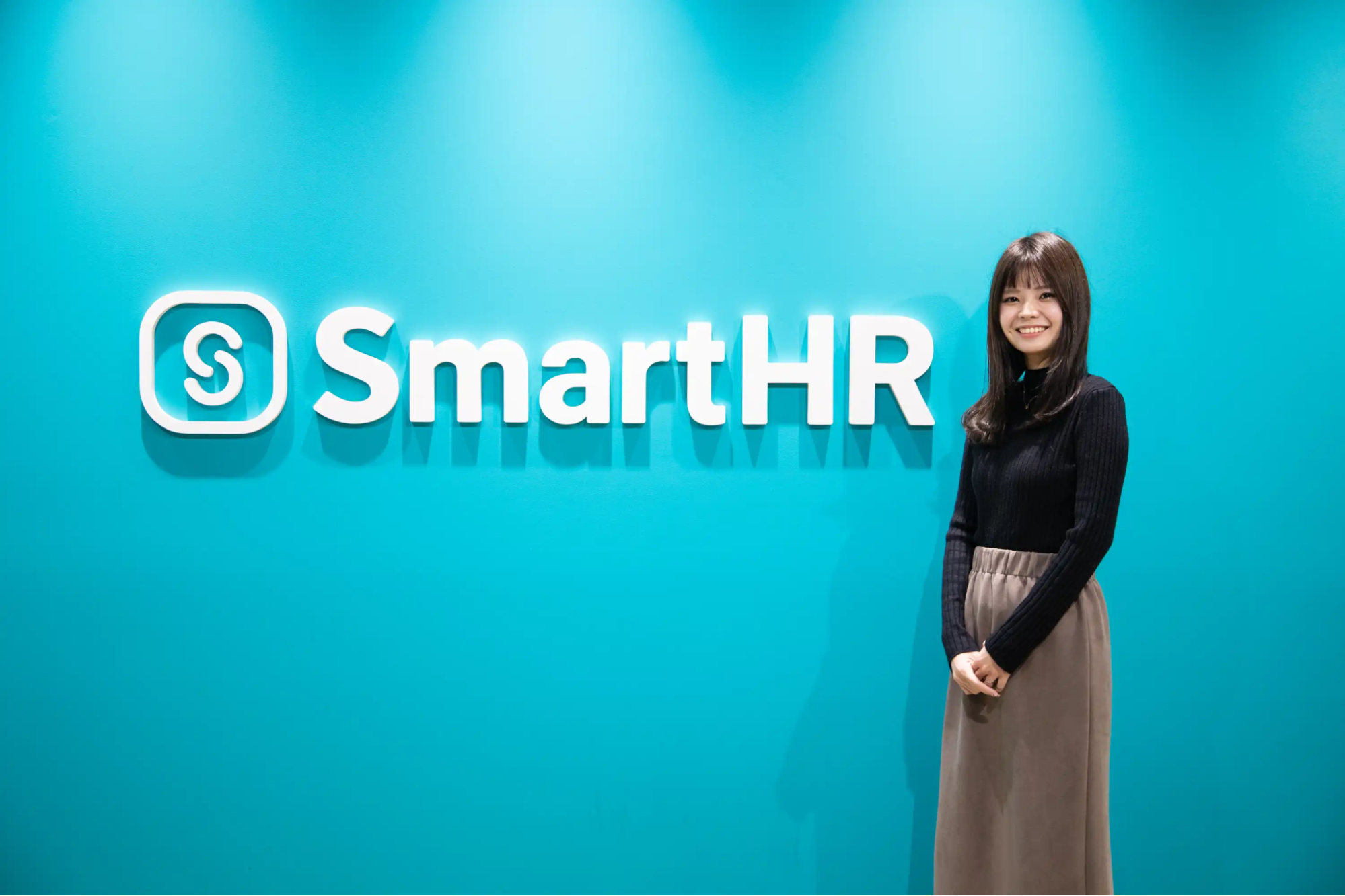 株式会社SmartHRのオフィスに掲げられたロゴ